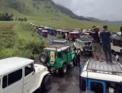 Viral! Wisata Gunung Bromo Dipadati Pengunjung, Sebabkan Kemacetan Hingga Antrean Panjang