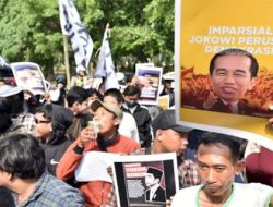 Pak Kapolri, Polisi di Daerah Didemo Adili Jokowi