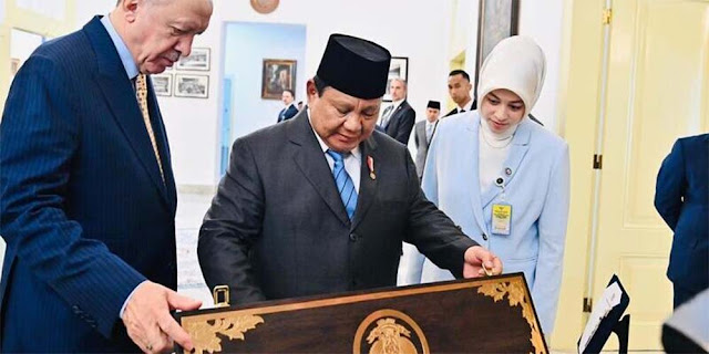 Prabowo Hadiahkan Keris dan Senjata untuk Erdogan