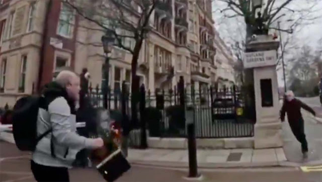 Pria Berpisau di London Serang Pembakar Al-Quran