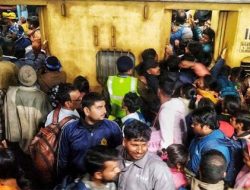 15 Ibu dan Anak Tewas Terhimpit Kerumunan di Stasiun Kereta Api India