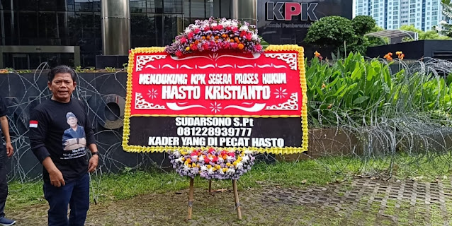 Hasto Mewek Minta Perlindungan Megawati