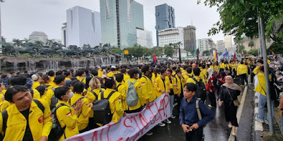 Mahasiswa: Siang Makan Gratis Orang Tua Kena PHK