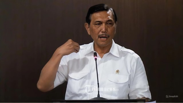 Usai Sindir Seruan #Indonesia Gelap, Aksi Luhut Kesal Dikritik Viral Lagi: Pindah Aja Kau dari Indonesia!