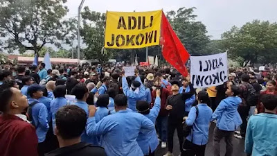 Puncak Demo #IndonesiaGelap, Mahasiswa Tetap Tuntut Pemerintah Adili Jokowi