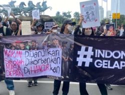 Aksi Protes Mendunia, Pelajar Indonesia di Belanda Sebut Kebijakan Prabowo Bikin Indonesia Gelap!