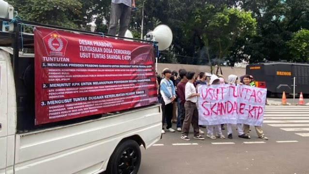 KPK Didesak Periksa Ganjar Pranowo dan Agun Gunandjar di Kasus e-KTP