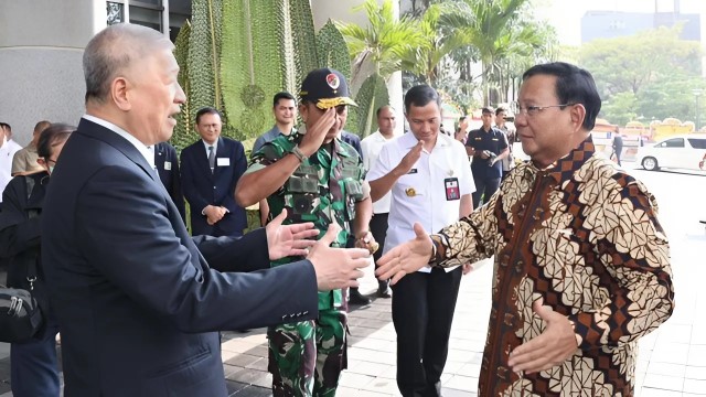 Prabowo Amankan Aguan di Kasus Pagar Laut? Kades Kohod Cuma Jadi Tumbal? Ini Kejanggalan Denda Pagar Laut!