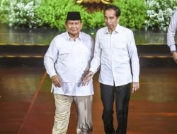 Jokowi Terus Tempel Prabowo Biar Kasusnya Aman