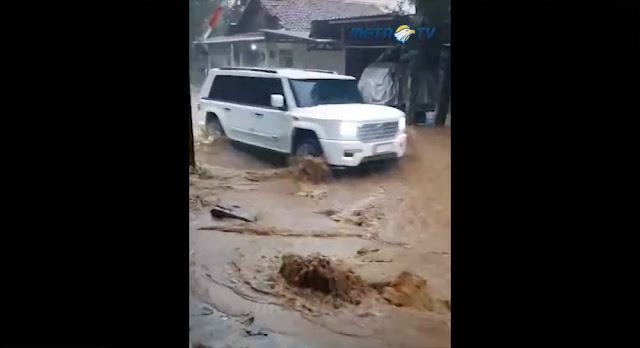 Iring-iringan Mobil Prabowo Terobos Banjir Jadi Sorotan, Publik: Apa Nggak Malu Lihat Nasib Rakyat?