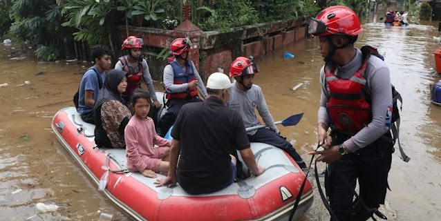 Ribuan Warga Jakarta Korban Banjir Masih Mengungsi