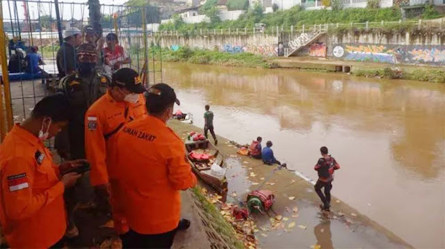 Kondisi Terlentang di Dekat Rumah Neneknya, Begini Kronologi Penemuan Mayat Balita Korban Banjir di Tebet