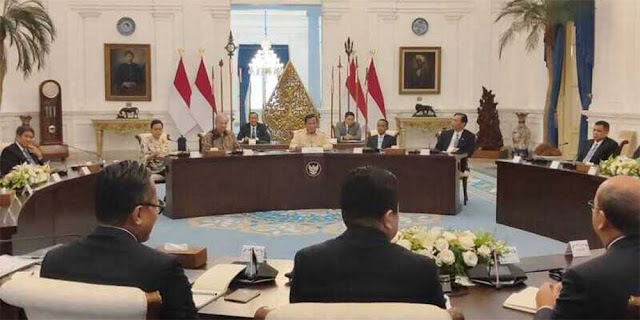 Ray Dalio Ikut Rapat di Istana Bareng Konglomerat, Duduk di Samping Prabowo