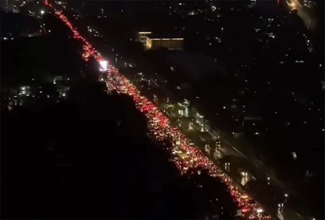 Penampakan Macet Horor di Jalan Soekarno-Hatta Bandung Akibat Banjir