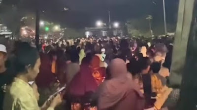 Viral Demi Uang Rp20 Ribu, Ribuan Warga di Malang Ramai Salat Tarawih