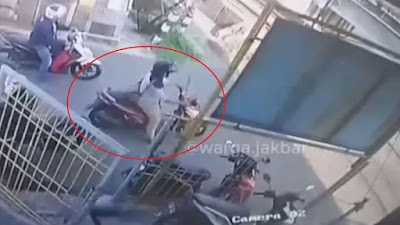 Terobos Perlintasan Tanpa Palang, Pemotor Wanita di Cengkareng Tewas Mengenaskan Tertemper Kereta