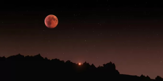 Fenomena Bulan Merah Darah Muncul di Malam Ramadhan 2025, Pertanda Apa?