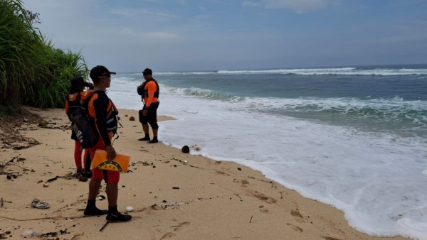 Seorang WN China Hilang Terseret Arus di Pantai Nyang-Nyang Bali