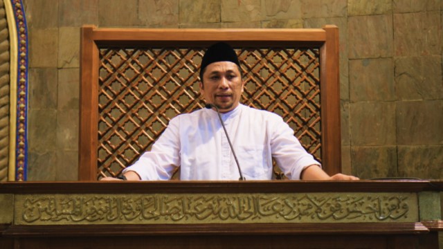 Menohok! Ceramah di Masjid UGM, Dosen Andalas Feri Amsari Singgung Negara Milik Keluarga