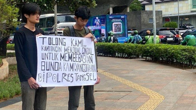 VIRAL Adik Kakak Nekat Jual Ginjal di Bundaran HI demi Bebaskan Sang Ibu Ditahan Polisi