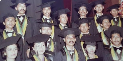 Daripada Malu, Setop Klaim Foto Wisuda Jokowi