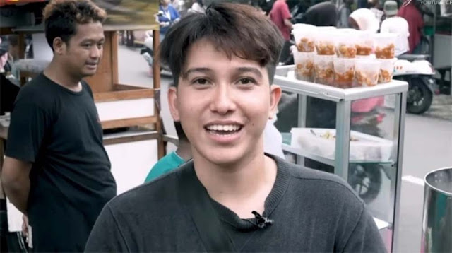 Bisnis Cilok Sidik Eduard Terancam Bangkrut Gara-Gara Ulah Food Vlooger
