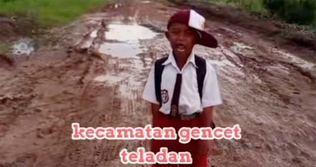 Viral Curhatan Polos Bocah SD ke Prabowo Soal Jalan Rusak Berlumpur: Kapan Jalan Dibangun, Pak?