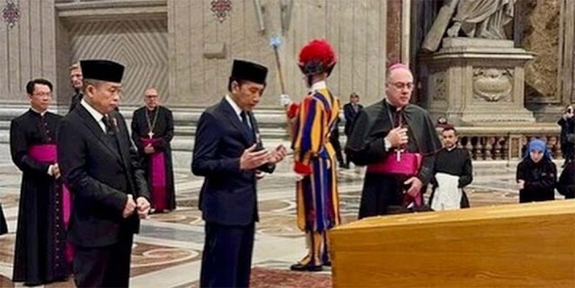 Jokowi Tak Layak Hadiri Prosesi Pemakaman Paus Fransiskus