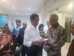 Terungkap! Ganjar Pernah Beri Kartu Alumni UGM ke Jokowi, Kini Ogah Respons Tuduhan Ijazah Palsu