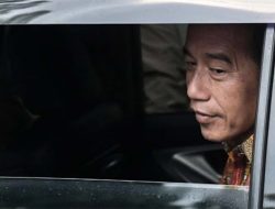 Bawa Ijazah SD hingga Kuliah, Jokowi Persilakan Penyidik Uji Forensik Ijazahnya