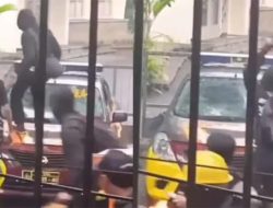 Aksi May Day di Bandung, Massa Rusak hingga Bakar Mobil Polisi