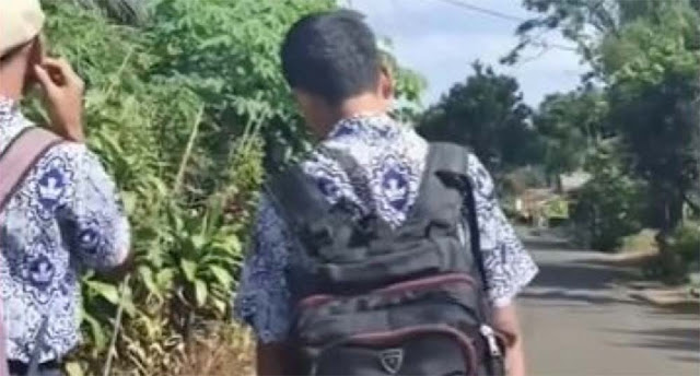 Capek Pak Dedi Kata Pelajar Jawa Barat Yang Protes Wajib Jalan Kaki ke Sekolah