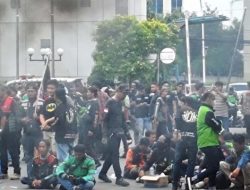 Ojol Geruduk Kemnaker: Tolak Politisasi, Jangan Paksa Kami Jadi Buruh!