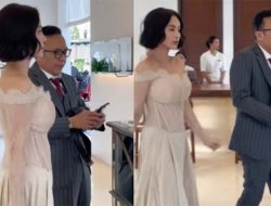 Ari Lasso Gandeng Cewek di Pernikahan Luna Maya dan Maxime Bouttier, Pacar Baru?