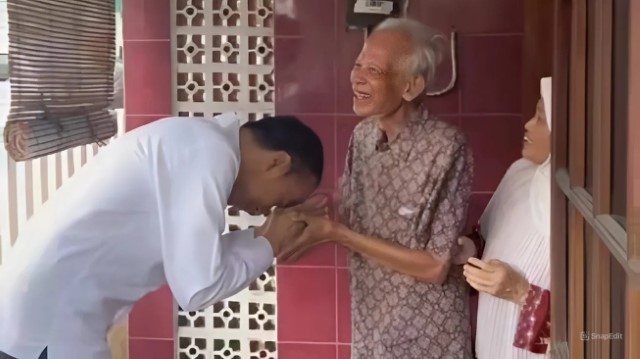 [UPDATE] Jokowi Datangi Dosen Pembimbingnya di Tengah Isu Ijazah Palsu, Pertanda Apa?