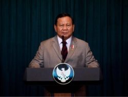 Prabowo Beri Peringatan: Waspada, Demokrasi Bisa Dibajak, Dibeli, dan Dirusak!