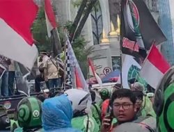 Ribuan Ojol Geruduk Kantor Bobby Nasution