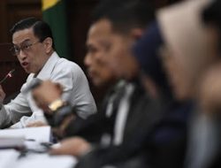 Tom Lembong Kena Sidak, Pengacara Sebut iPad Buat Tulis Pembelaan