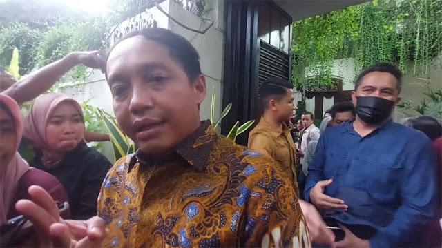Jokowi Masih Hitung-Hitung untuk Maju Calon Ketum PSI