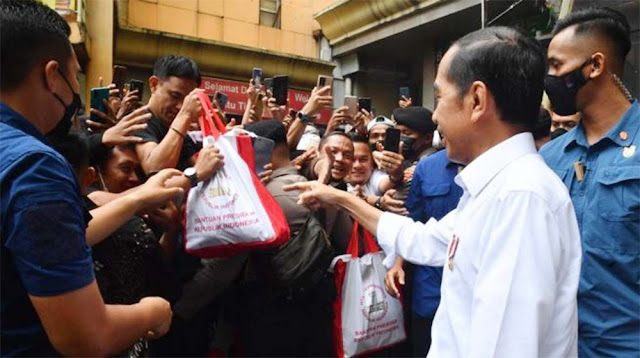 KPK Sita Dokumen dari Pegawai Bulog dan Kemensos terkait Korupsi Rp 900 Miliar Bansos Presiden