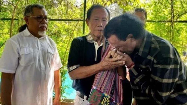 Usai Hina Mulut Bau Tanah, Kini Hercules Melembek Cium Tangan Bang Yos