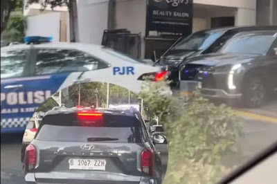 Viral Mobil Pelat ZZH Dikawal Polisi Usai Nyalon, Netizen Tebak-tebakan Sosok Pemiliknya
