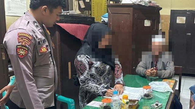 Bu Guru SD Bercumbu dengan Pimpinan LSM Siang Bolong: Digerebek Warga, Suami Lakukan Hal Tak Terduga