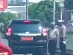 Viral Mobil Dinas Masuk Jalur Transjakarta, Polisi Malah Beri Hormat, ini Kata Dirlantas