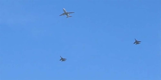 Dua Jet Tempur Sukhoi TNI AU Paksa Mendarat Pesawat Asing Tanpa Izin