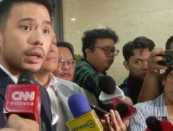 Ogah Tunjukin Ijazah Jokowi, Kuasa Hukum: Percaya Puslabfor atau Roy Suryo?