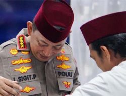 Sambangi UAS, Kapolri Singgung Persatuan dalam Keberagaman