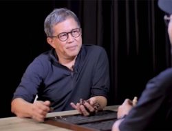 Blak-blakan Rocky Gerung Ungkap Kenapa Sering Bersama Petinggi Kepolisian
