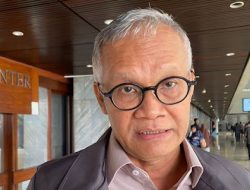 Aria Bima: Rakyat Tak Perlu Keluh Kesah Jokowi soal Ijazah Palsu