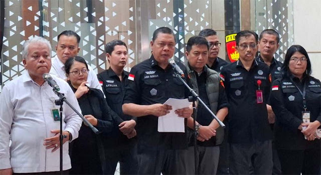 Jurist Tan dan Ibrahim Resmi Tersangka Korupsi Chromebook, Nadiem Tunggu Giliran?